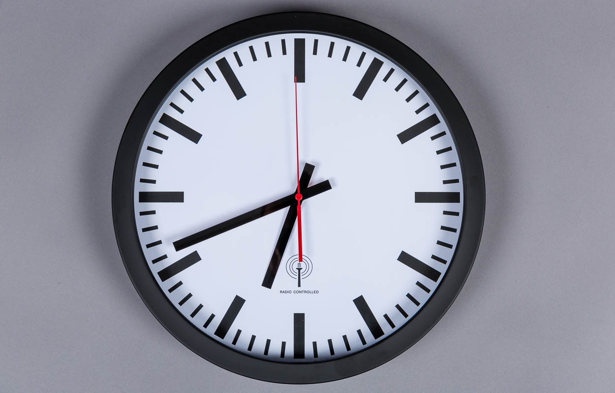 Wanduhr LV Funk 400 mm kontrastreich, weiss Wanduhr LV Funk 400 mm kontrastreich, weiss