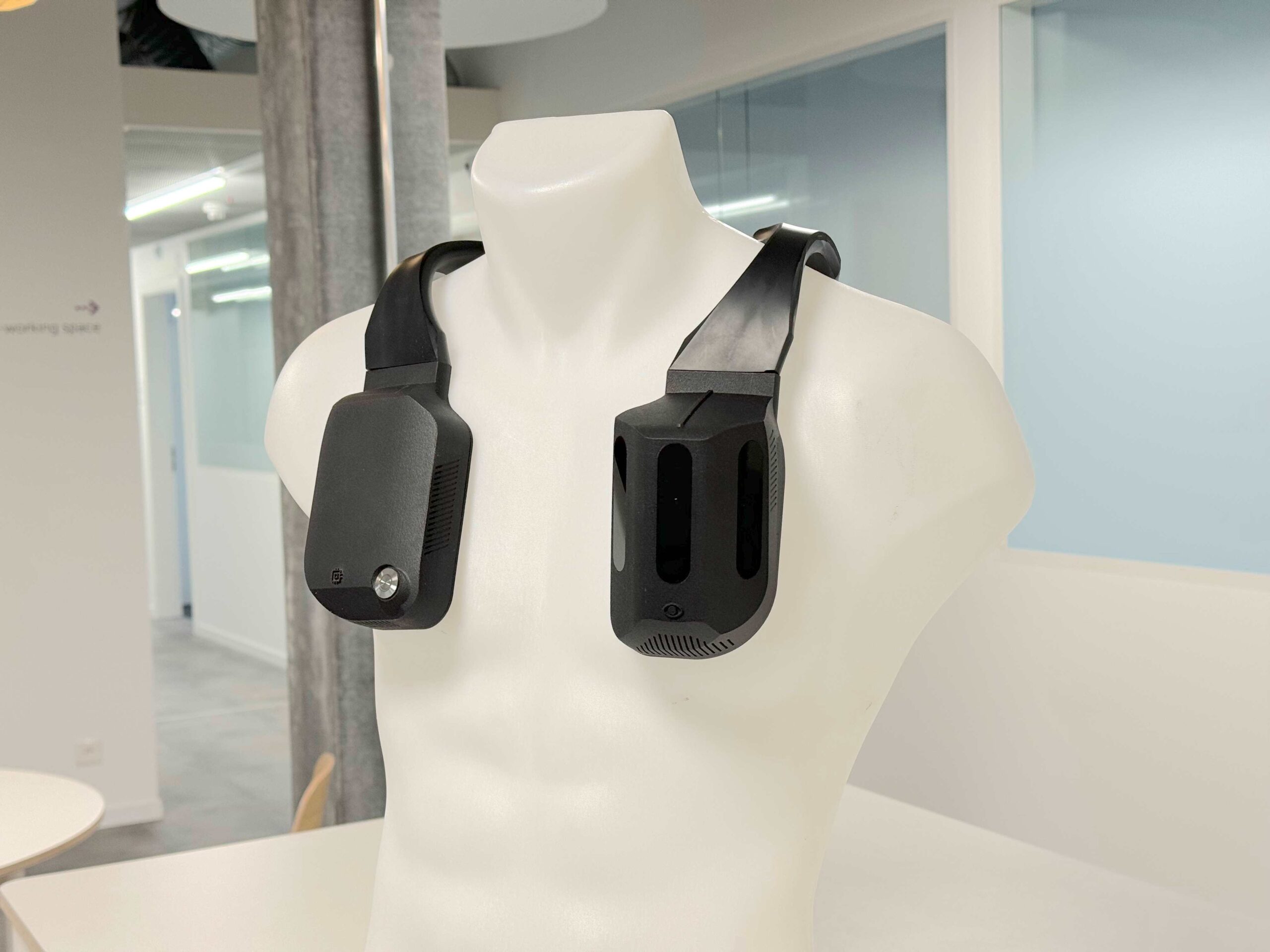 Noa von Biped AI-Hinderniserkennung auf den Schultern Noa von Biped AI-Hinderniserkennung auf den Schultern