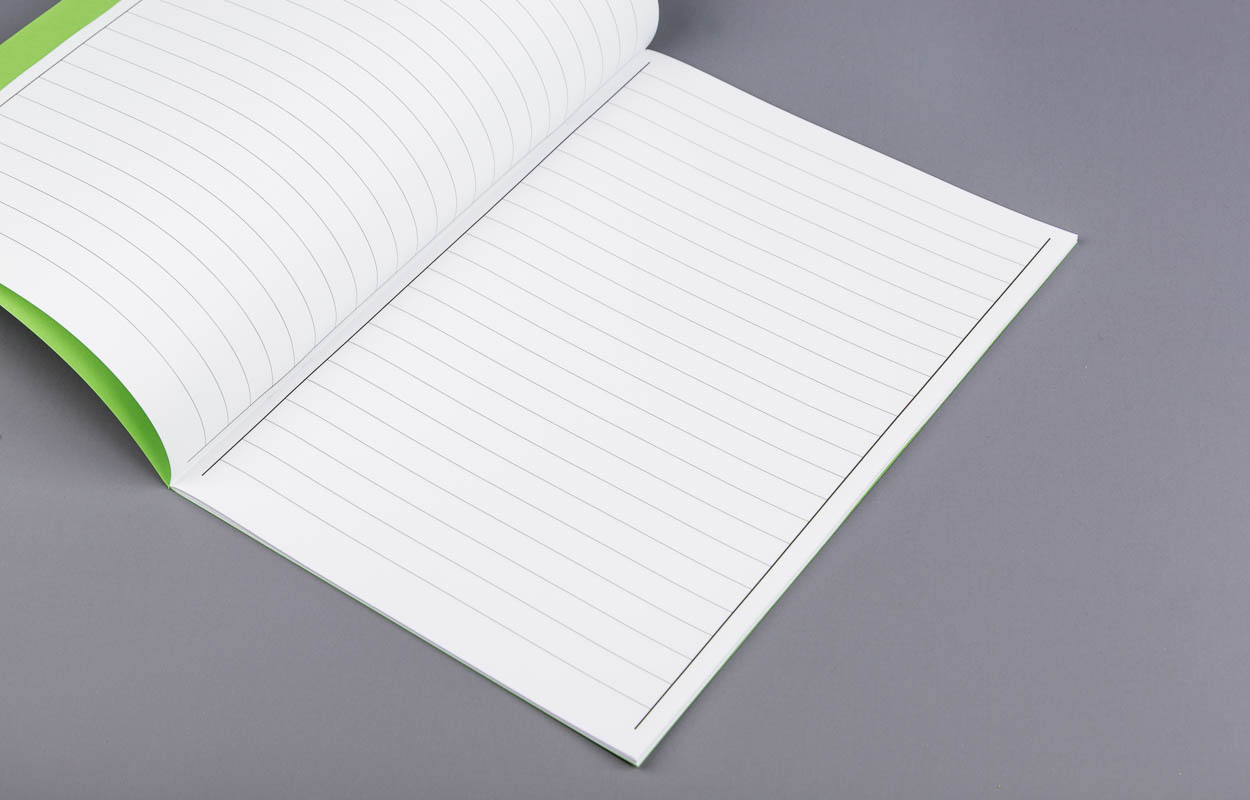 Cahier A4 / 12mm ligné, haut Cahier A4 / 12mm ligné, haut