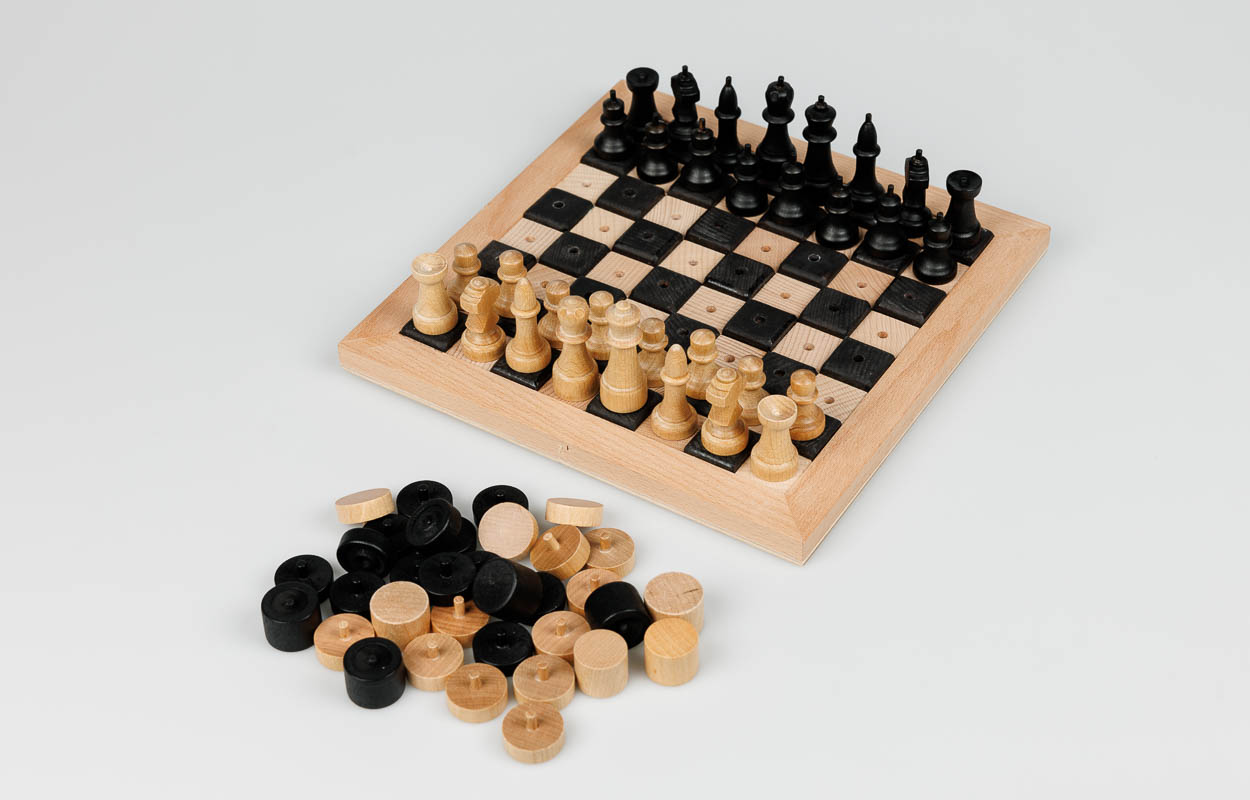 Schach- Damespiel taktil, kontrastreich Schach- Damespiel taktil, kontrastreich