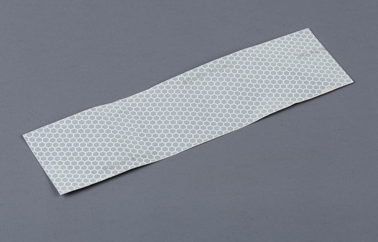 Streifen selbstklebend silber, Waben stark reflektierend Streifen selbstklebend silber, Waben stark reflektierend